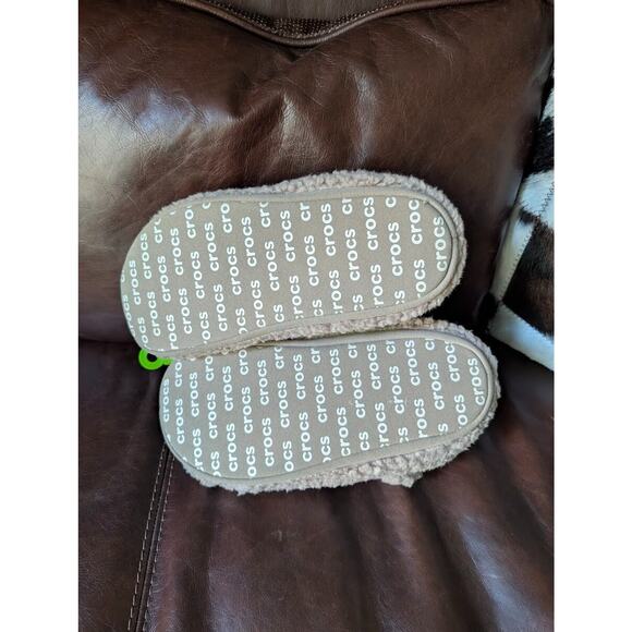 Crocs Classic Cozzzy Slipper (Mushroom) - Size M6/w8 (209386) - Picture 3 of 5